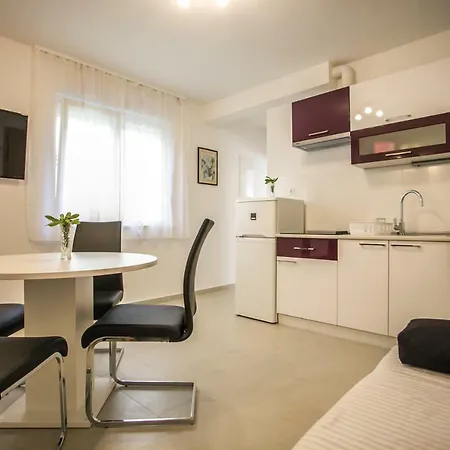 Lovor Apartman