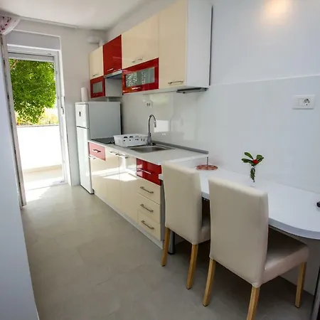 Lovor Apartman